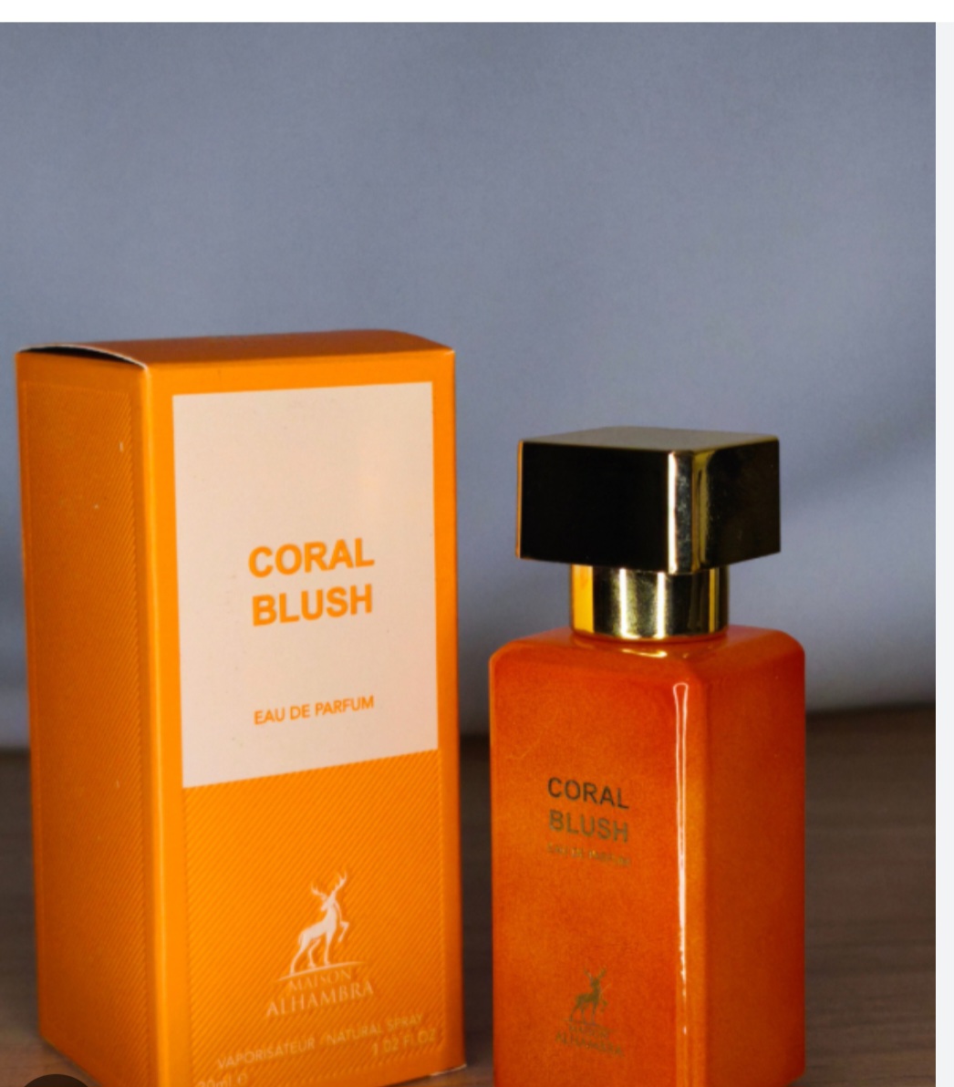 CORAL BLUSH nga Alhambra 🌸✨ është një parfum femëror shumë elegant dhe i lehtë, i frymëzuar nga aromat moderne dhe të freskëta. CORAL BLUSH nga Alhambra 🌸💖 Një aromë shumë femërore, delikate dhe plot freski që të bën të ndihesh e bukur dhe elegante në çdo moment! CORAL BLUSH nga Alhambra është krijuar për vajzat që duan stil të butë, aromë të pastër dhe një prezencë natyrale por tërheqëse.